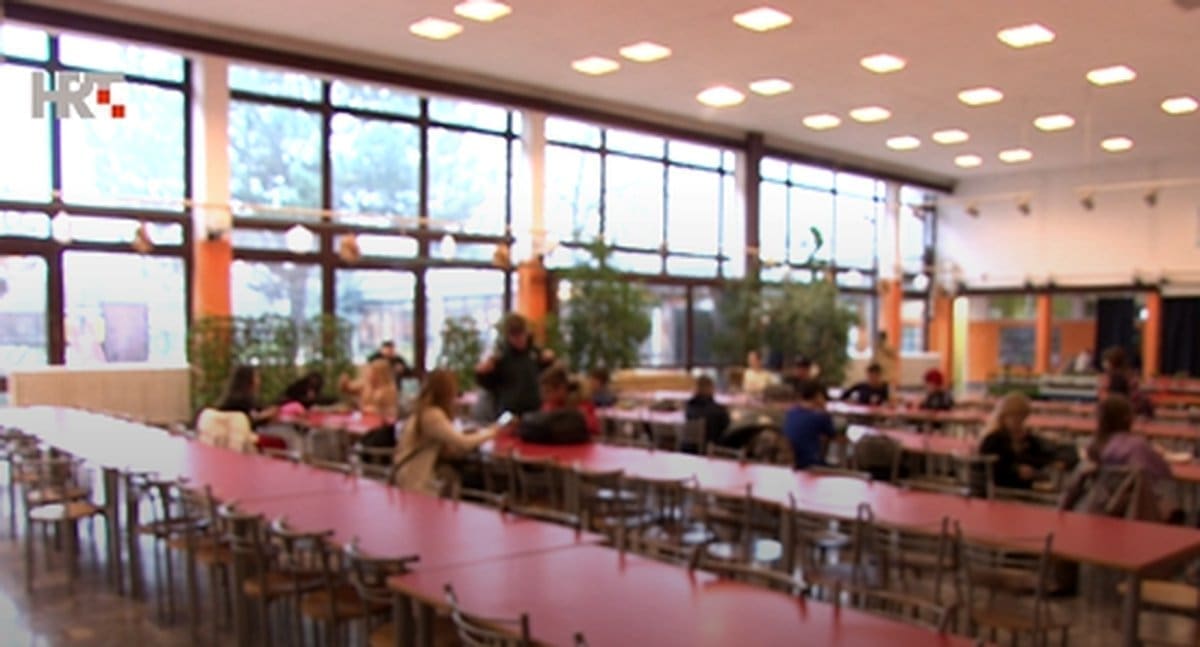 Mnoge osnovne škole nisu spremne za pripremu i podjelu toplih obroka