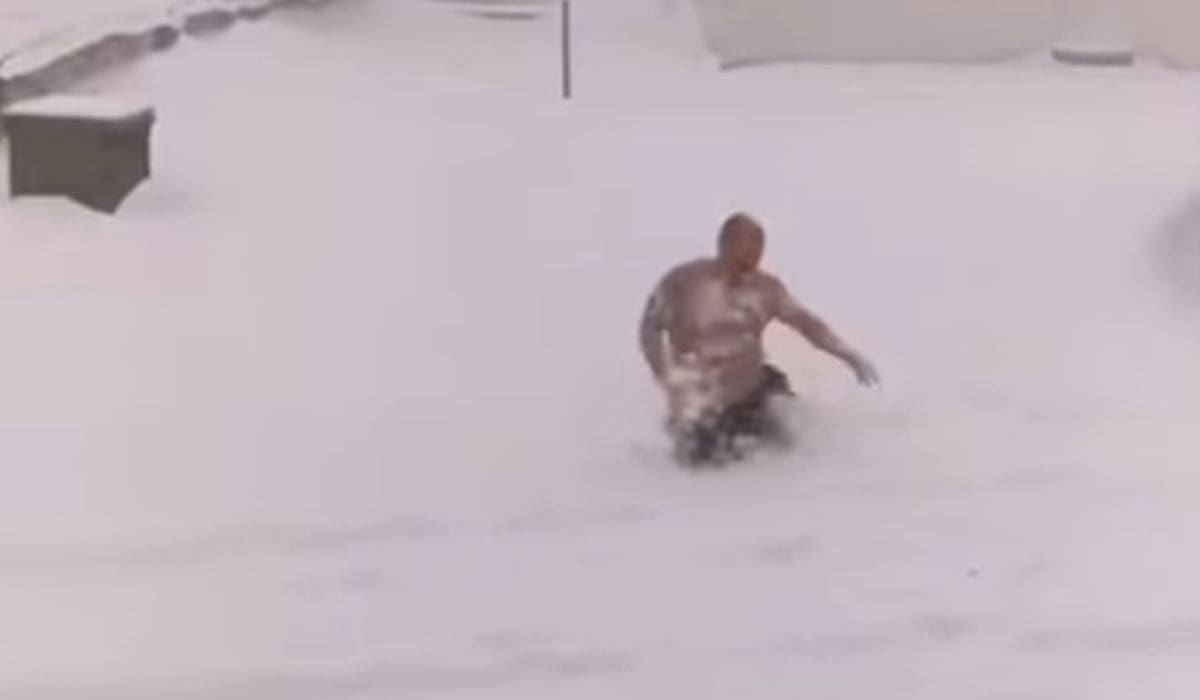 BI LI SE USUDILI OVO UČINITI? Pogledajte kako lik iz Aržana uživa u snježnim radostima