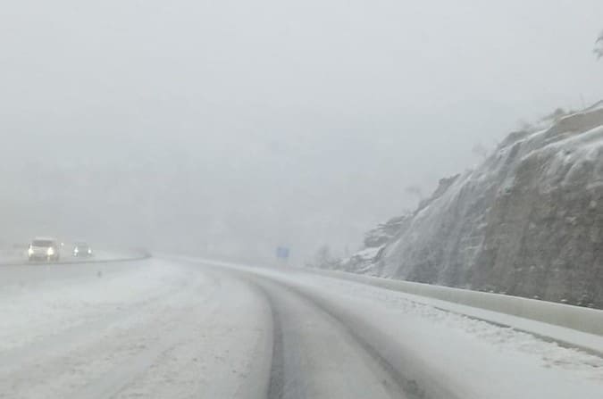SPASIO IH KIŠOBRAN Autom "zaglavile" kod Zagvozda, pogledajte kako su se snašle