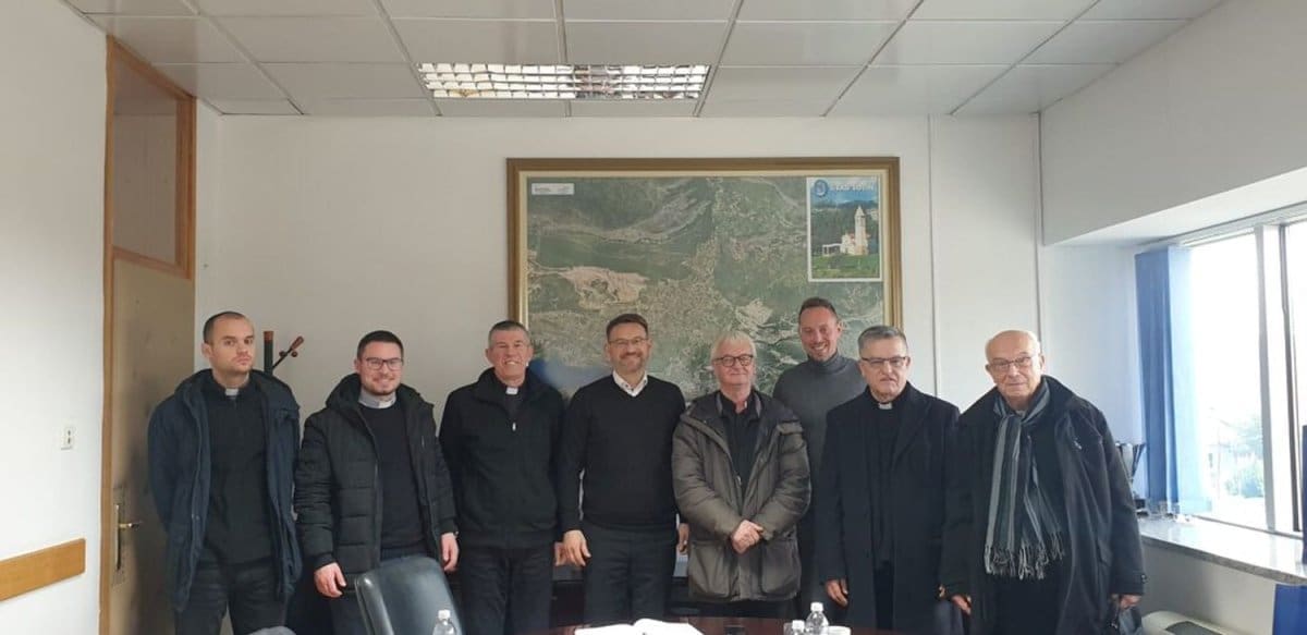 VAŽNOST ULOGE CRKVE U RAZVOJU GRADA Gradonačelnik Ninčević upriličio prijem za solinske župnike