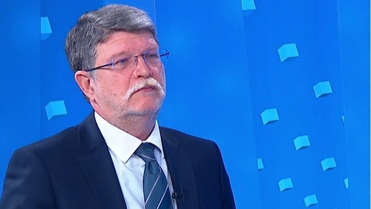 "Možda bi vladu trebalo staviti na crnu listu"