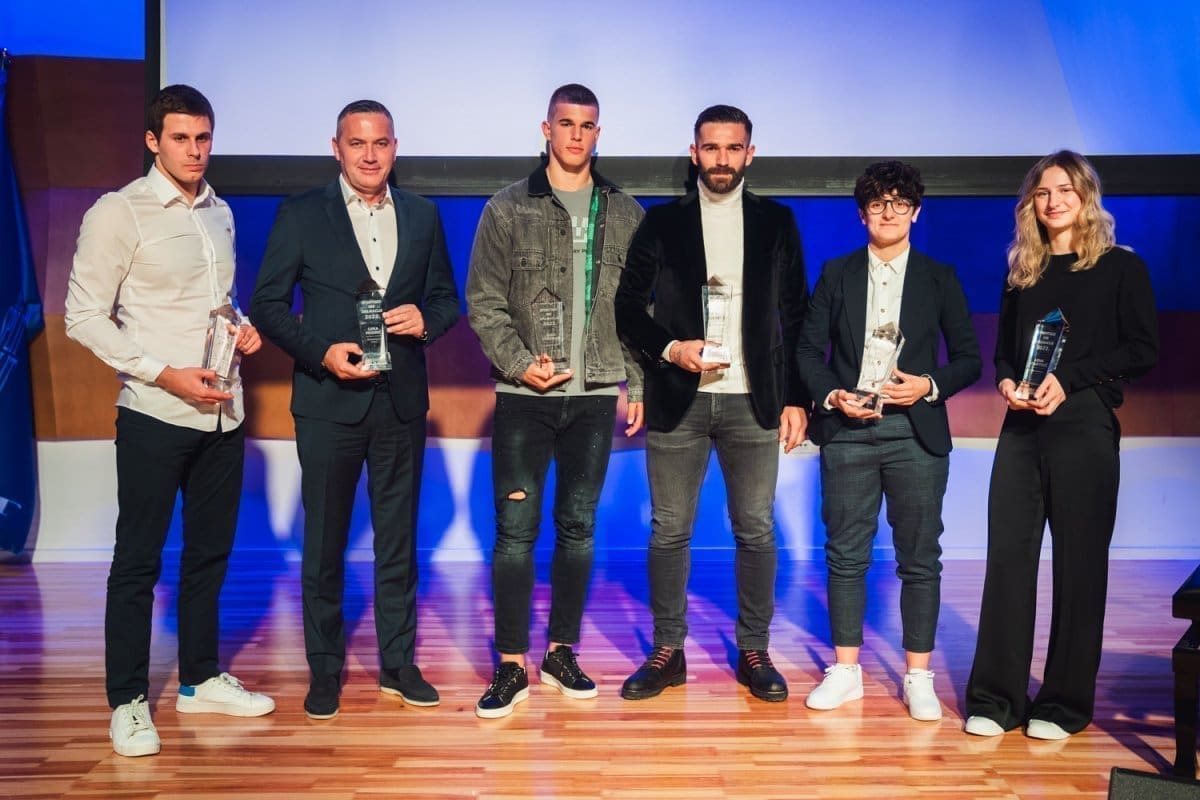 TRADICIJA SE NASTAVLJA U splitskom Hrvatskom domu okupili se poznati sportaši, Livaja očekivano dobio nagradu za najboljeg sportaša, za najbolju sportašicu Dalmacije proglašena Lena Stojković