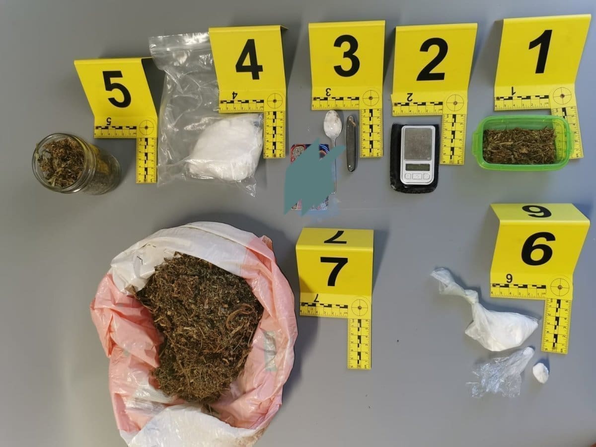 HVARANINU POLICIJA PRETRAŽILA STAN Pronašli mu kokain, marihuanu i indijsku konoplju