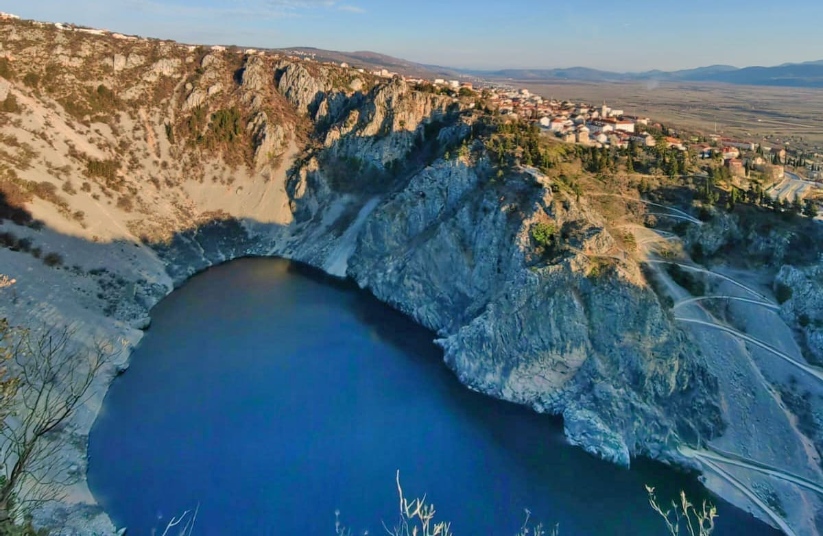 Modro jezero se sve više puni, razina vode je 55 metara. Evo koje je boje sada