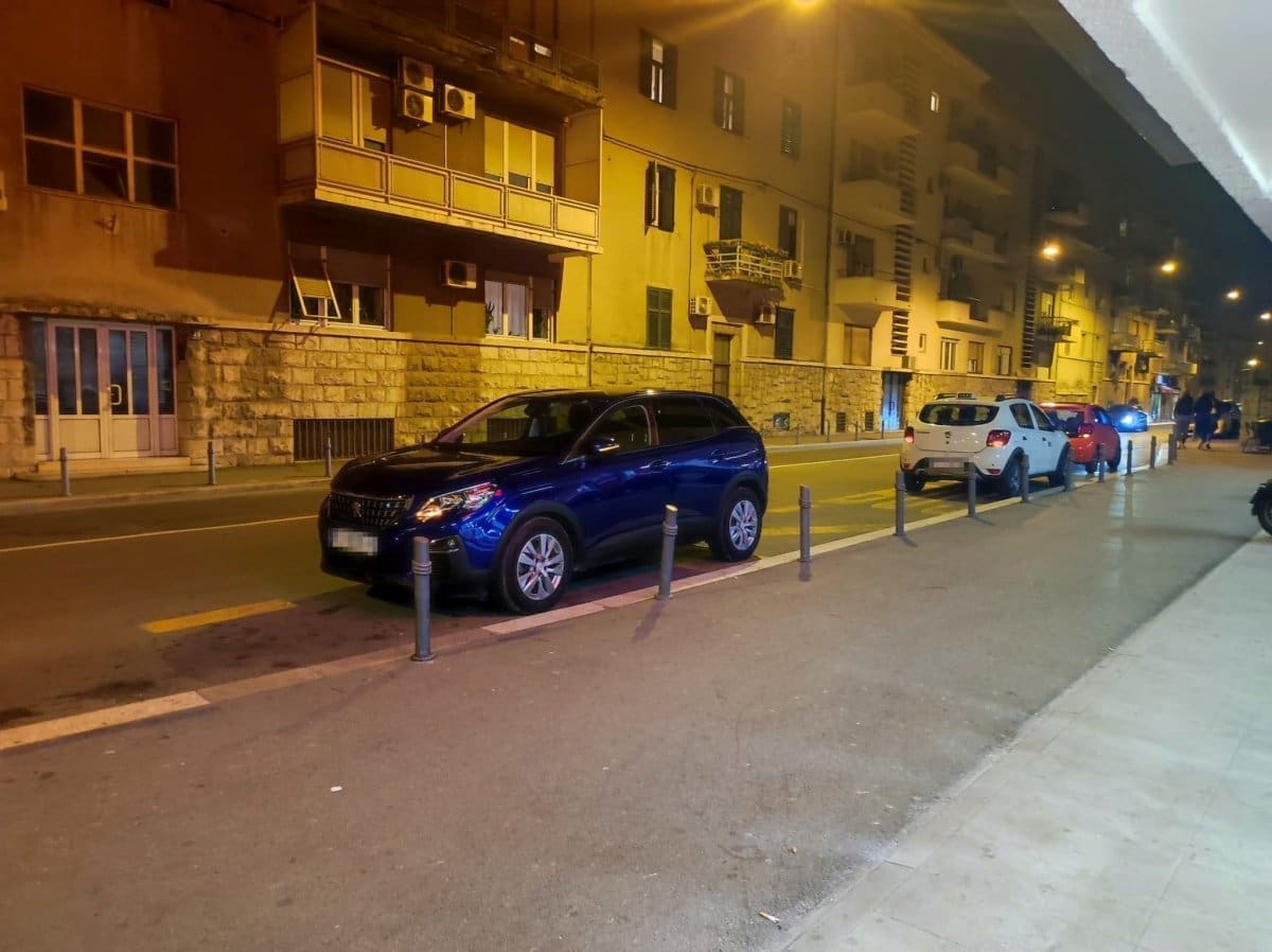 EVALA, MAJSTORI! Pogledajte kako su bahati vozači u Spinutu automobilima zakrčili autobusnu stanicu