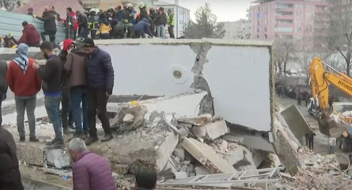 GRADOVI SU RAZORENI Novi snažan potres od 7.5 po Richteru u Turskoj!