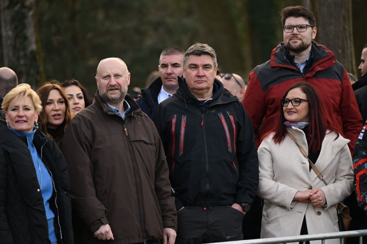 VELIČANSTVENI PRIZORI U DONJOJ STUBICI Mnoštvo građana promatralo prikaz Seljačke bune, stigao i Zoran Milanović