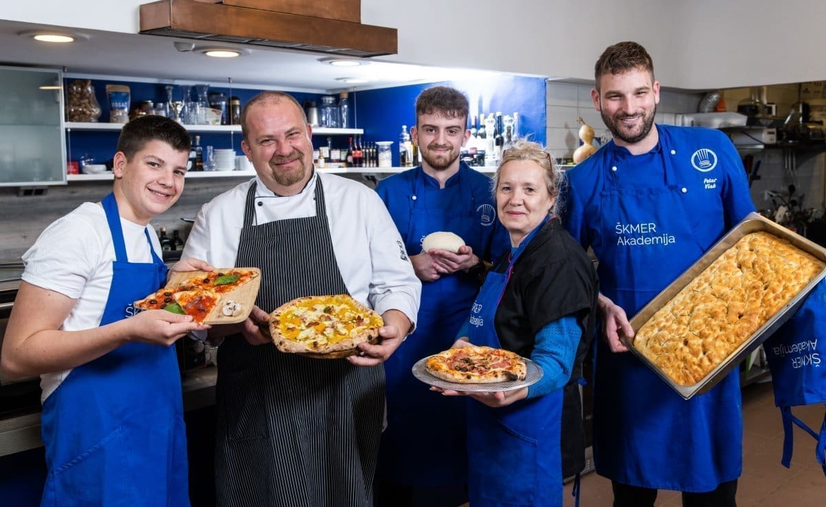 skmer pizza83 220223