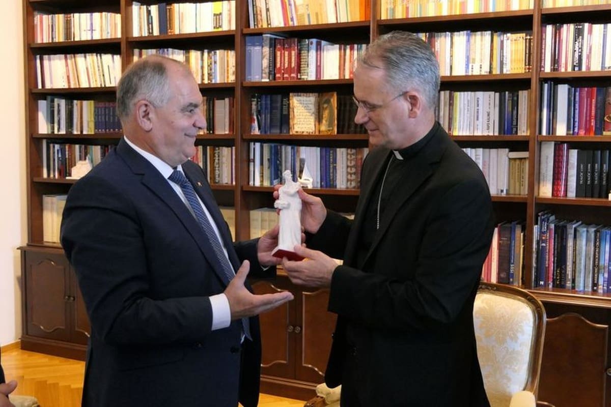 Župan Boban uputio čestitke nadbiskupima Draženu Kutleši i Želimiru Puljiću