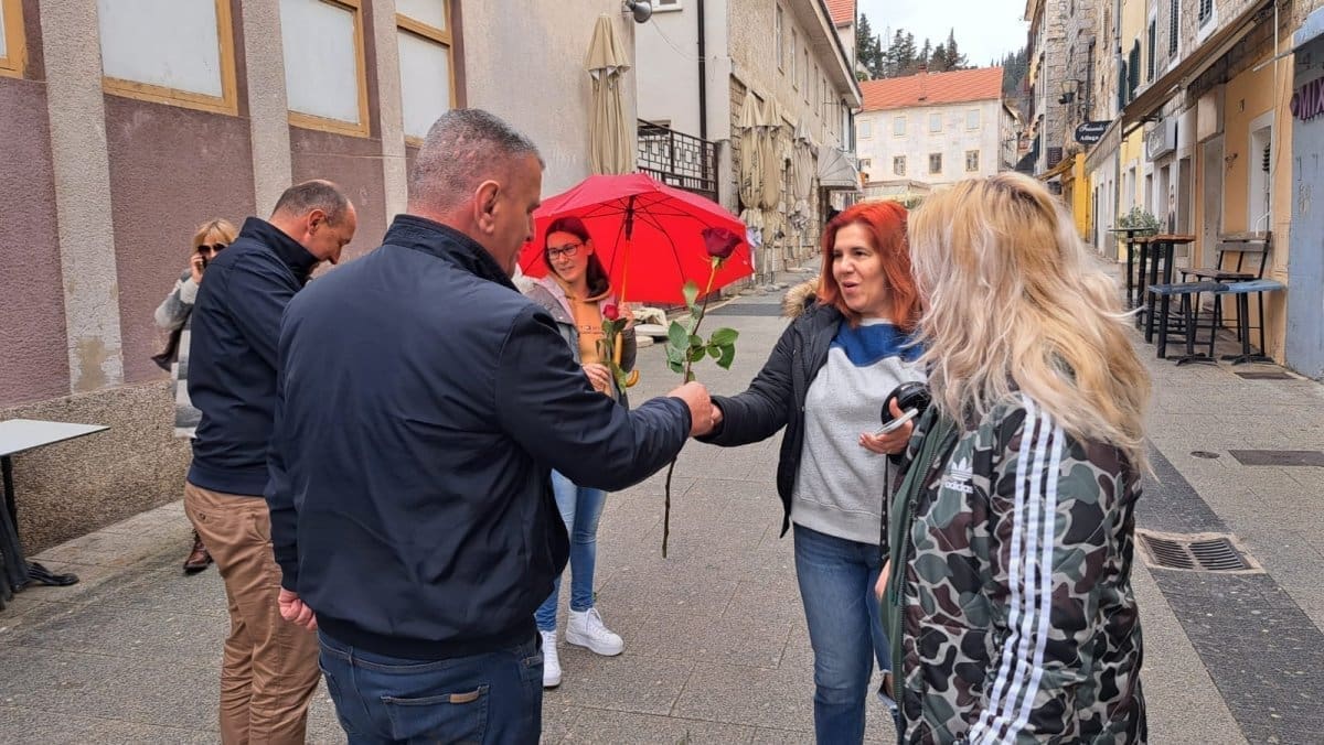 DŽENTLMEN BULJ Posebnom gestom obilježio Dan žena. Pogledajte