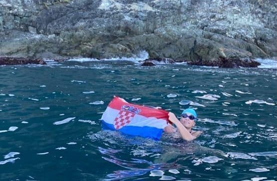 SENZACIONALNA SPLIĆANKA Dina jutros postala najmlađa plivačica koja je preplivala Ocean Seven