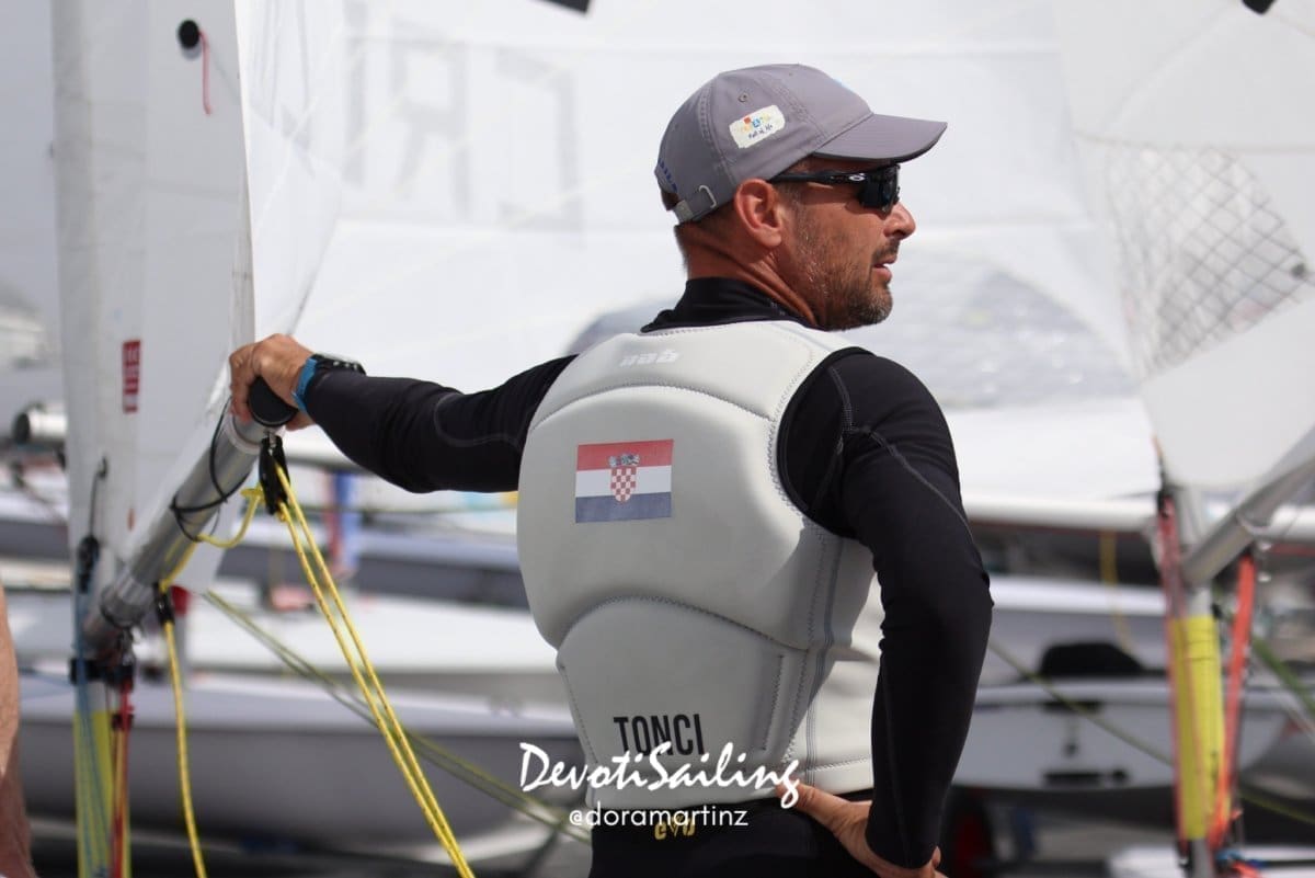 Tonči Stipanović u vrhu poretka nakon trećeg dana Europskog prvenstva klase ILCA 7