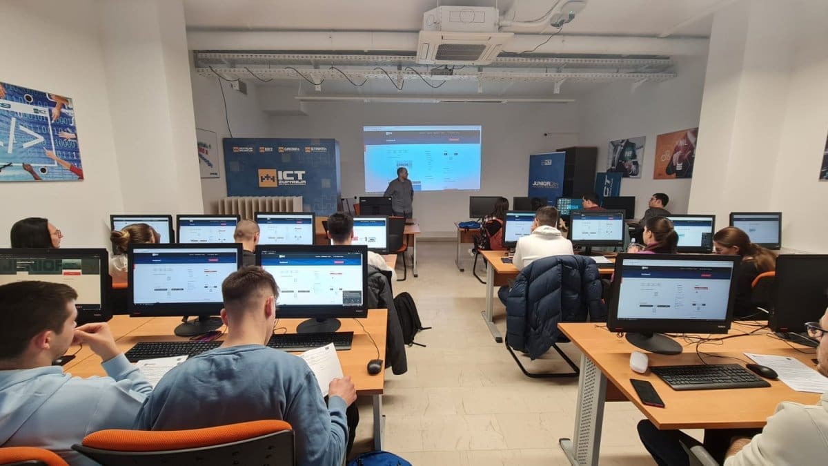 Započeo je dugo očekivani Junior Dev – polaznici kreirali svoju React aplikaciju već prvog dana!