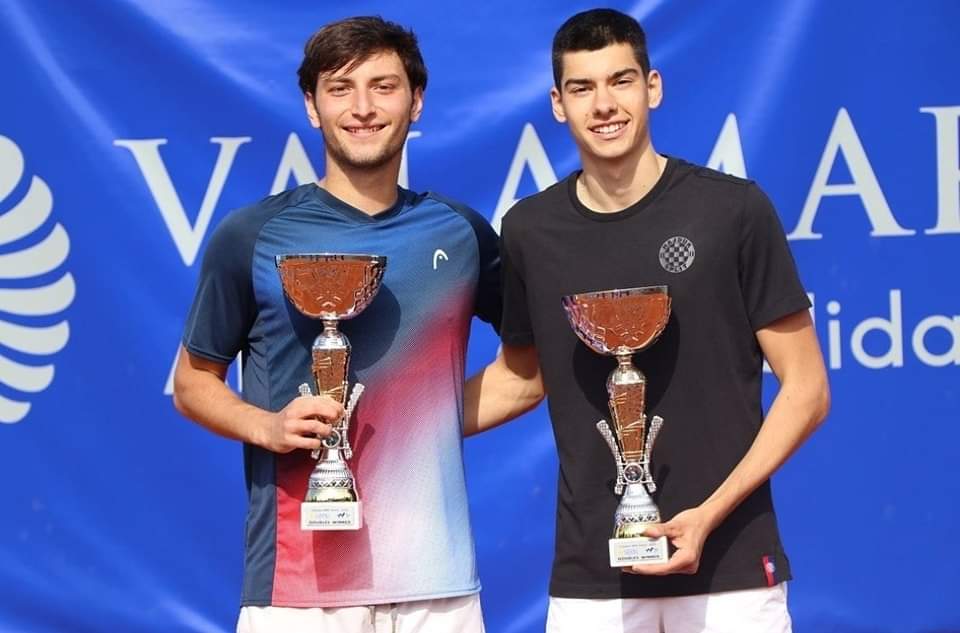 Mikrut uzeo drugi profesionalni naslov!