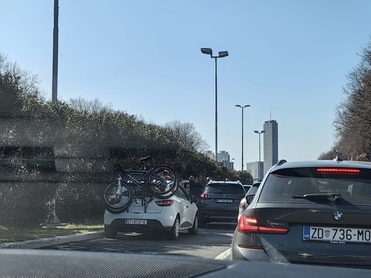 OBOREN MOTORIST Nesreća u Ulici Domovinskog rata, vozač prebačen u bolnicu