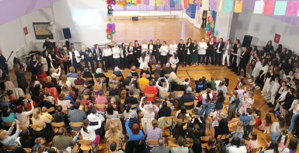 SPEKATKULARNA ZABAVA Splitska osnovna škola proslavila jubilarni 40. rođendan