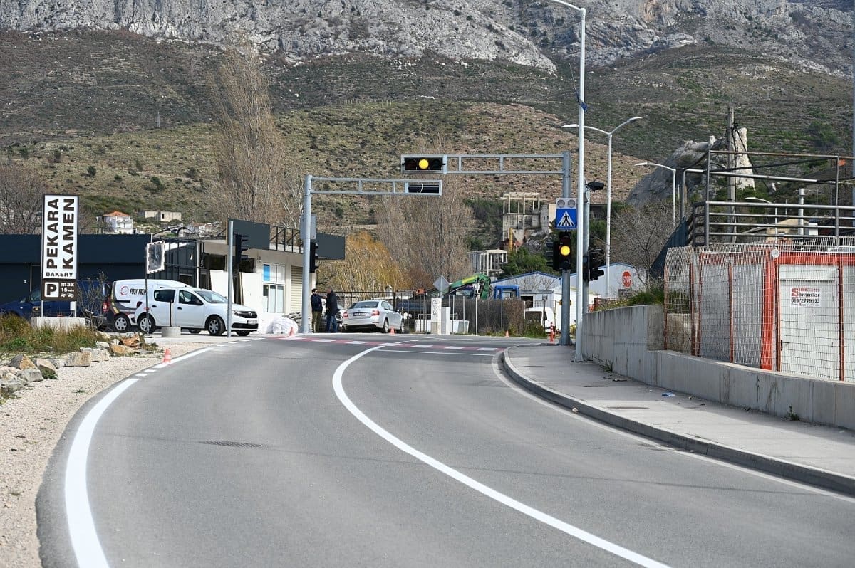 semafor cesta zrnovnica poljicka zminjaca 36 