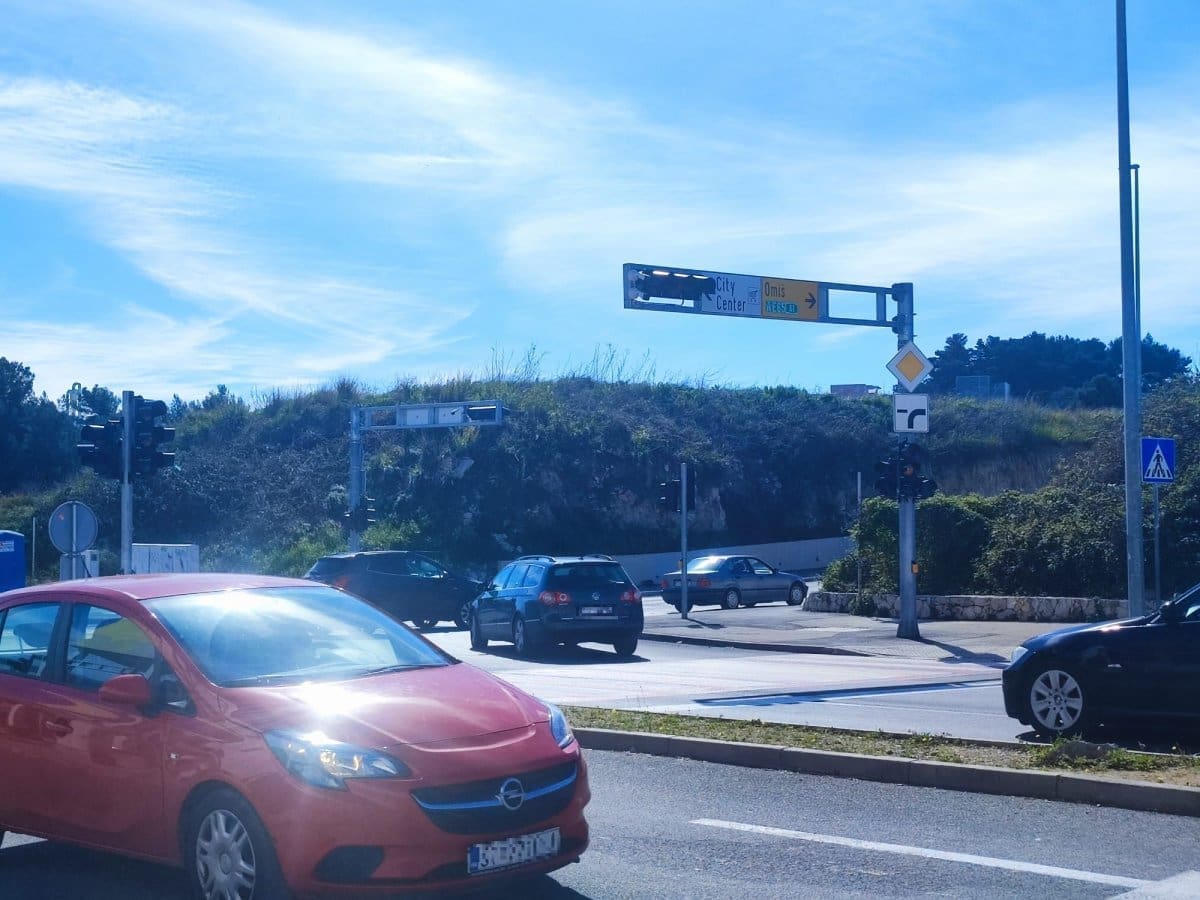 VOZAČI, POŠTUJTE PROMETNE PROPISE U Vukovarskoj ne rade semafori