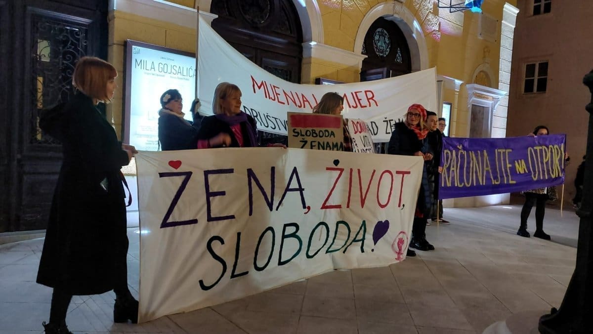 NOĆNI MARŠ Okupilo se 300 sudionika, među njima i splitski političari: "Želimo da žene u Splitu dobiju imena ulica, da se trudnoća ne kažnjava"