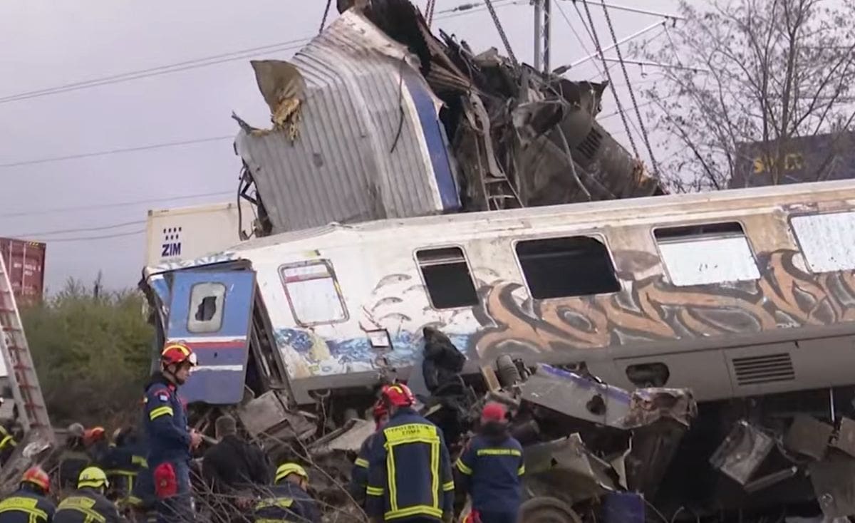 NEZAPAMĆENA TRAGEDIJA Sudarila se dva vlaka, najmanje 32 mrtvih. Prizori su uznemirujući