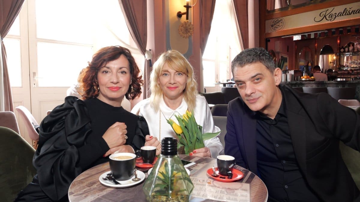 GLAZBENI HIT KOJI ĆE VAS BACITI NA KOLJENA Pjesma "Halo, srce" je snimljena, ali neobjavljena – sve do danas! Poslušajte ove stihove...