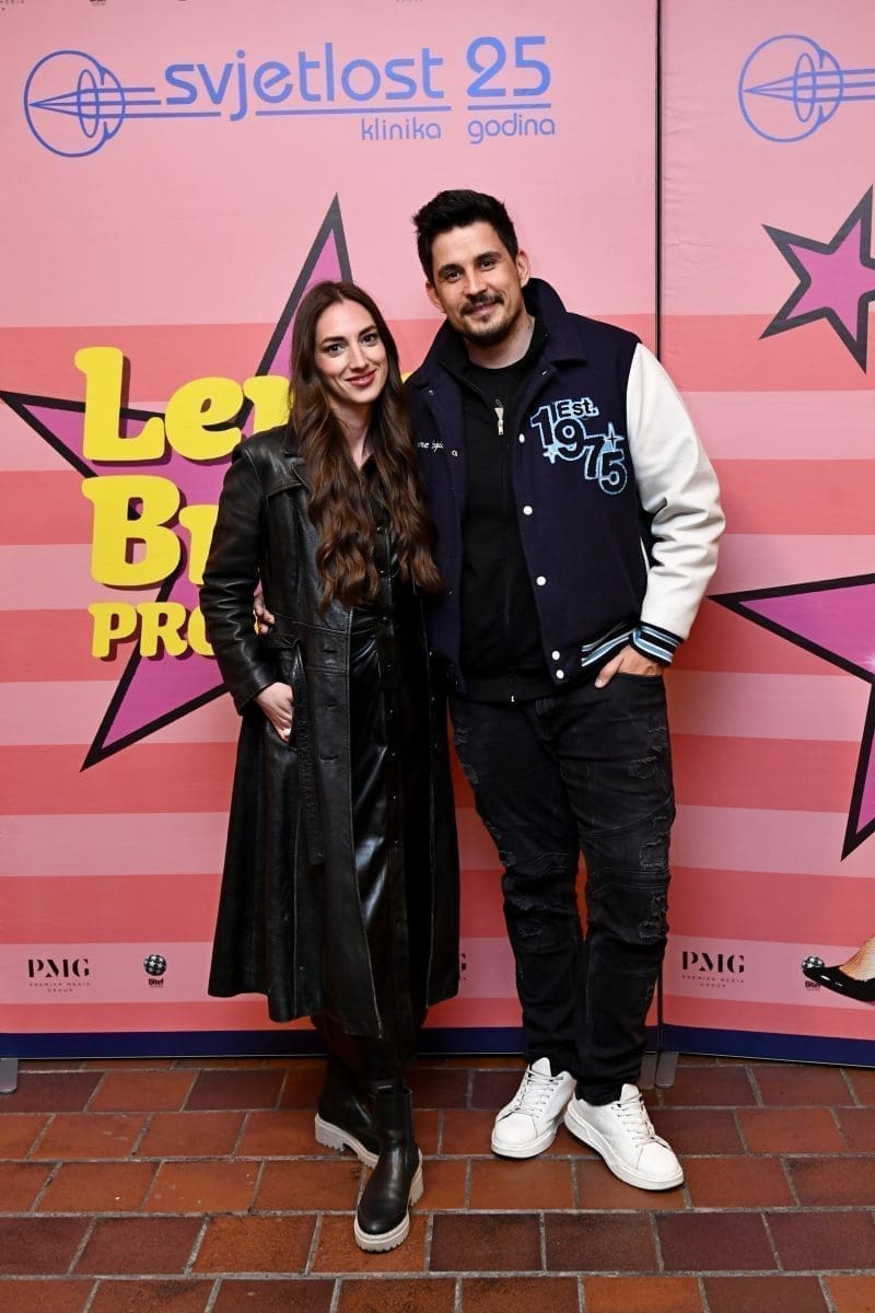 Pjeva i Manuela Svorcan i Bojan Jambro i