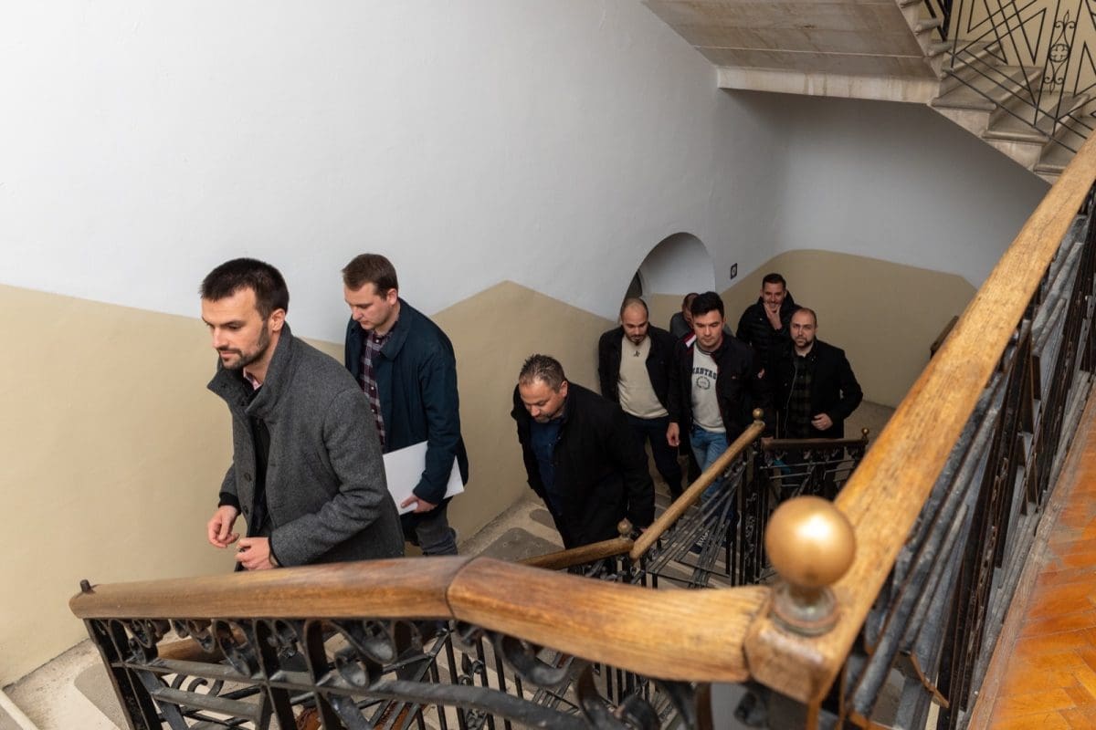 b91c6670 b8d5 4f5f 8973 75f9f4f2a6a0