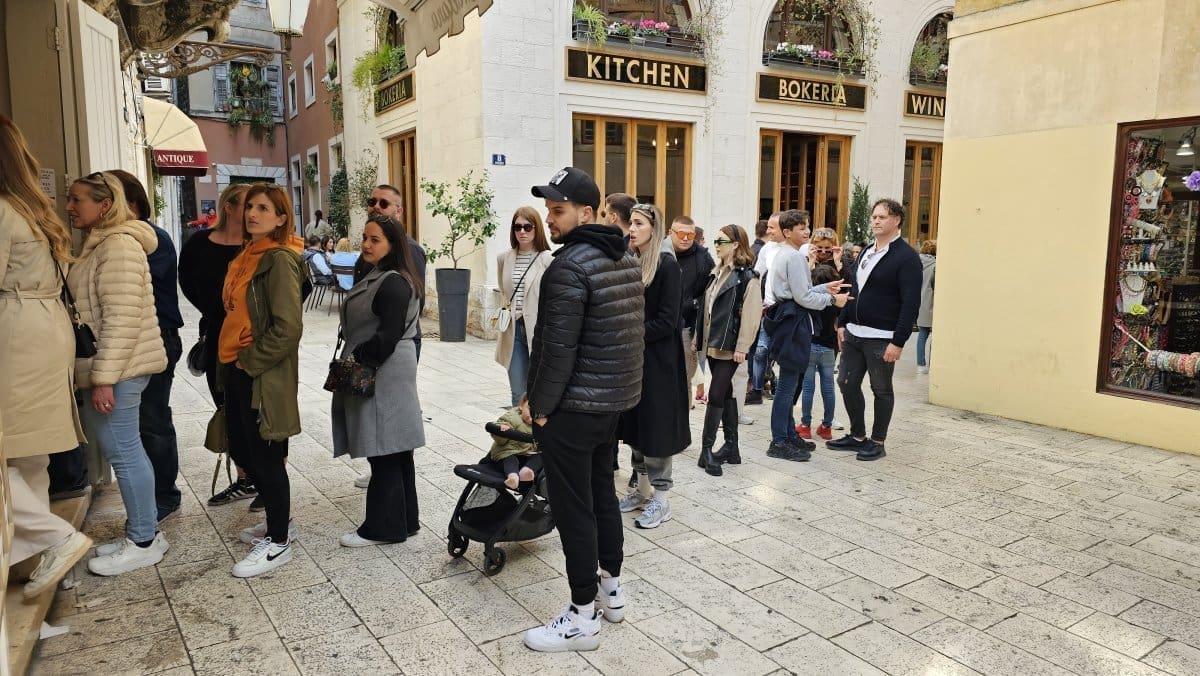 centar grada guzva split turisti uskrs 11