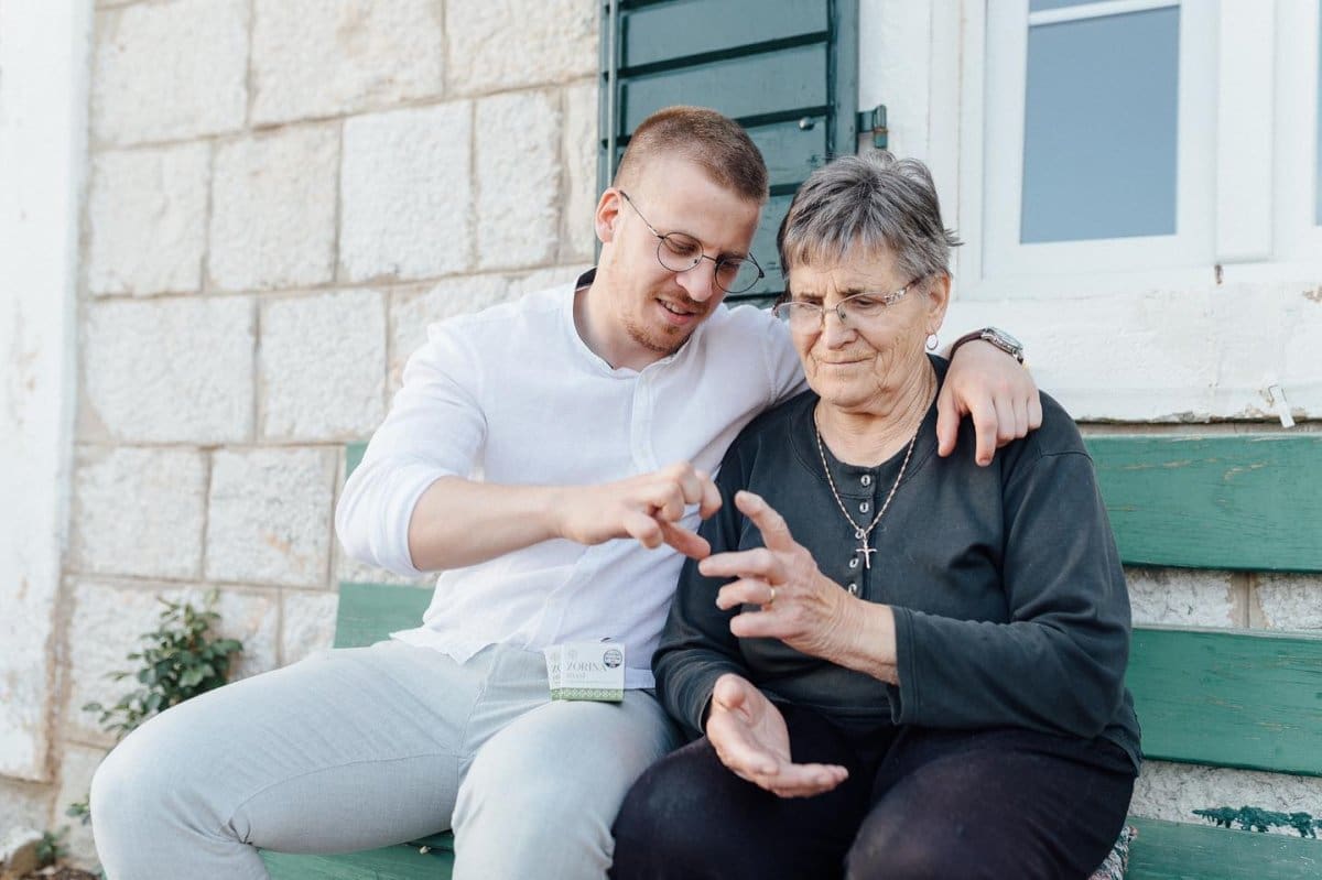 GODINA DANA BEZ BAKE ZORE "Sve dok živim o tebi pjevat ću"