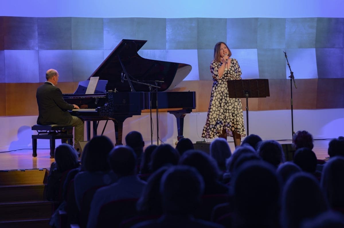 PREDIVNA VEČER U SPLITSKOM HRVATSKOM DOMU Održan koncert Prijatelja šansone "Rendez-vous s Edith Piaf"