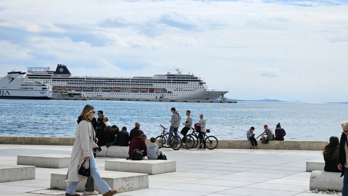 jakovic turisti riva split ljeto 27