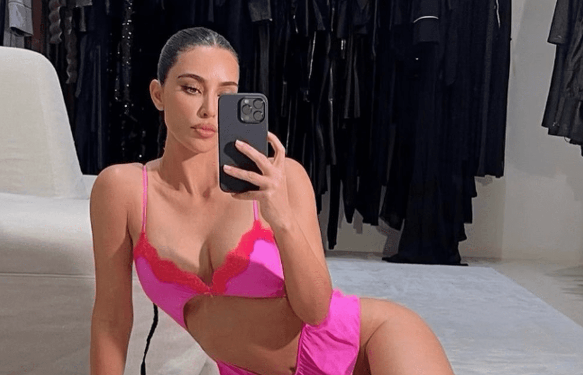 Kardashianka se "zaigrala" u Photoshopu?!: "Čekaj, gdje je srednji prst?"