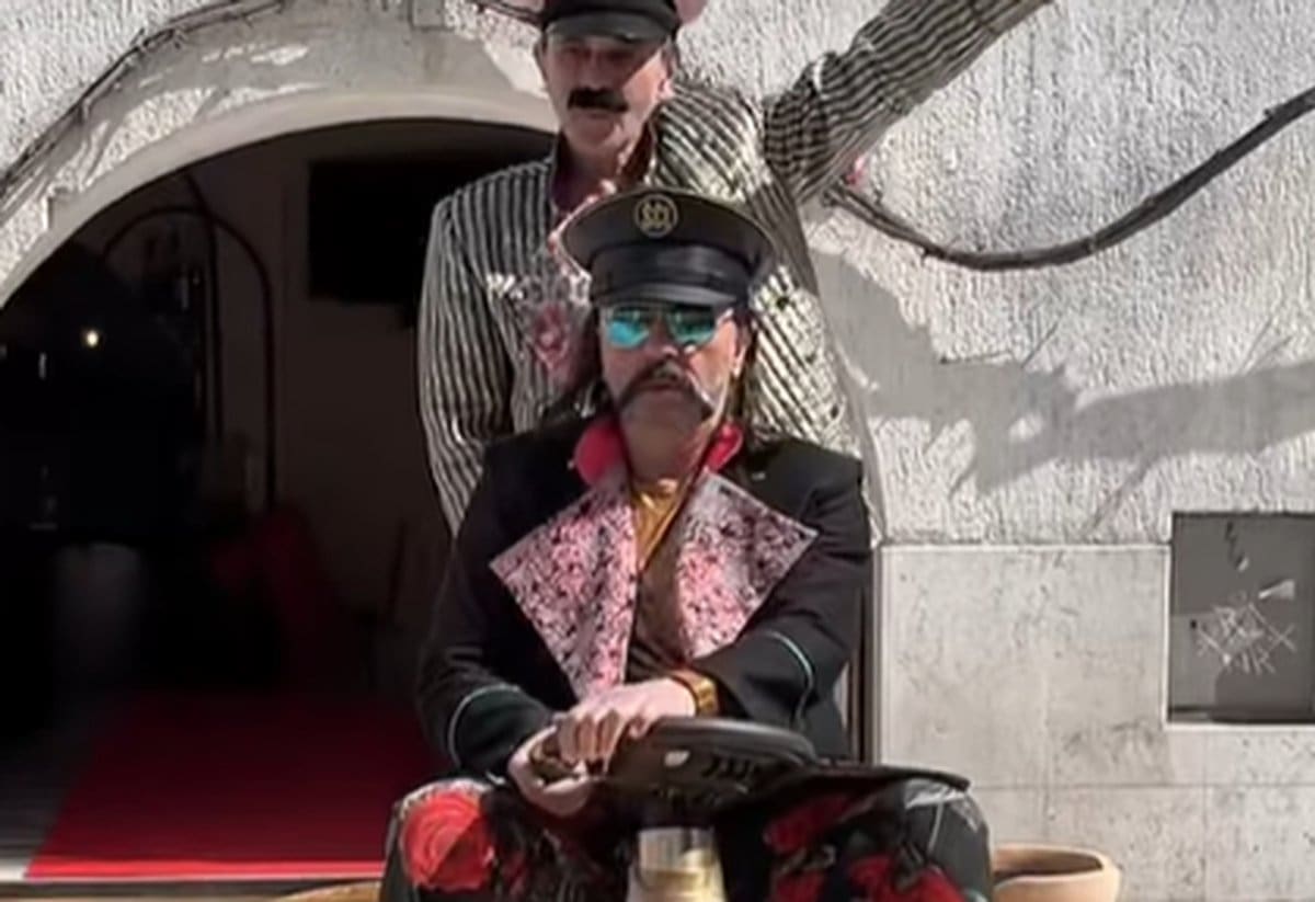 KREĆE SPEKTAKL Let 3 kreće zlatnim traktorom prema Liverpoolu, objavili su rutu i tehniku putovanja: Pa to je nevjerojatno!