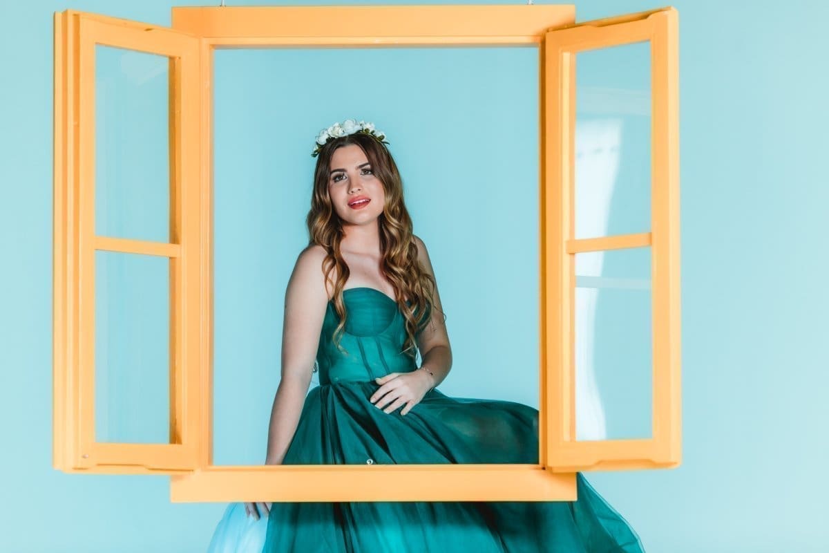 Marija Jelovečki romantičnim spotom za pjesmu „Kap na licu tvom“ službeno najavljuje svoj prvi studijski album!