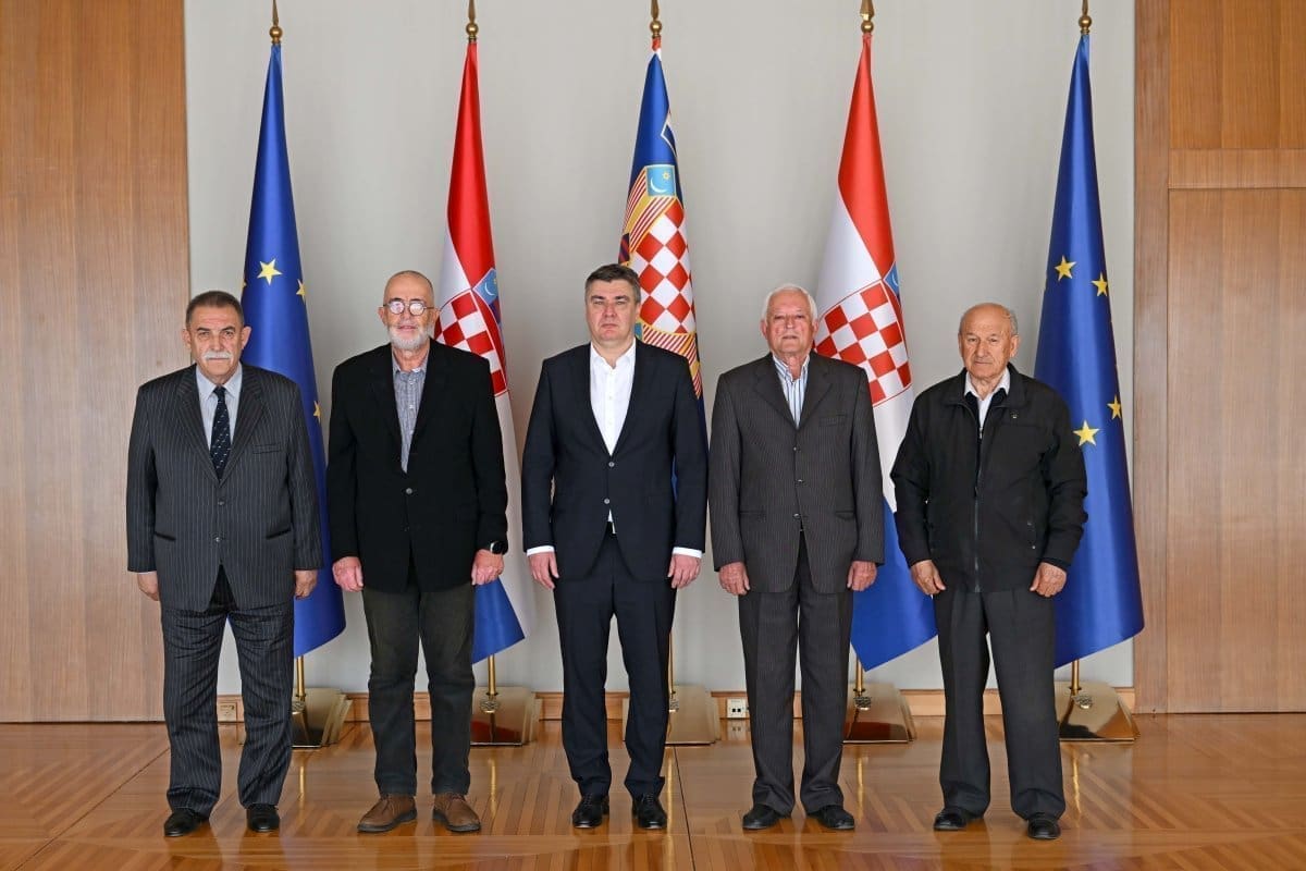 Predsjednik Milanović primio predstavnike Udruge VeDRA i Organizacijskog odbora manifestacije „Dani Vice Buljana u Sinju 2023.“