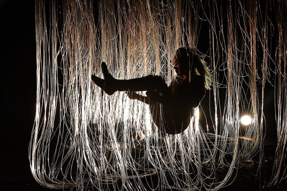 TRI SJAJNE PREDSTAVE Neobične obitelji danas žongliraju, izvode akrobacije na ribarskom koncu...