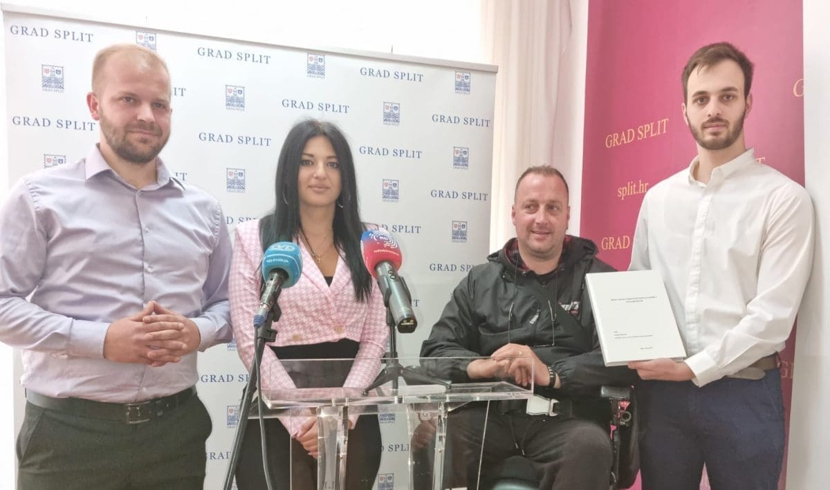 OGORČENI SU I LJUTI Predstavnici osoba s invaliditetom stigli u splitsku Banovinu: "Prešao sam preko 7.000 kilometara"