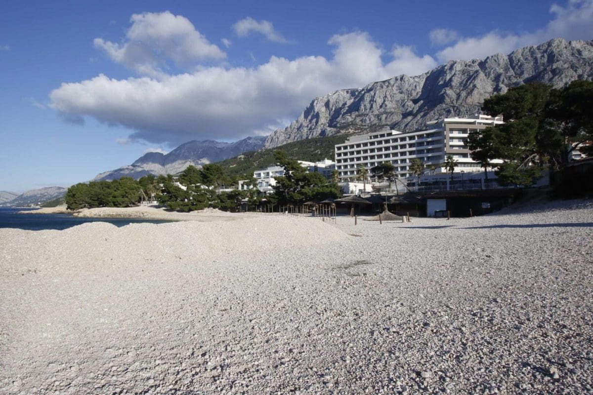 Grad Makarska o gorućem problemu izgradnje plaže Romana: "Građevinska dozvola se ne može ni poništiti niti konzumirati. Zbog toga se svi nalazimo u pat poziciji"