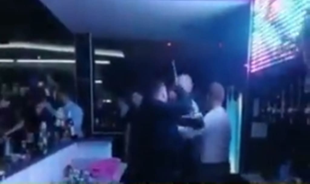 (VIDEO) TUČNJAVA Na koncertu Bobana Rajovića u Hercegovini zaštitari brutalno pretukli Imoćane