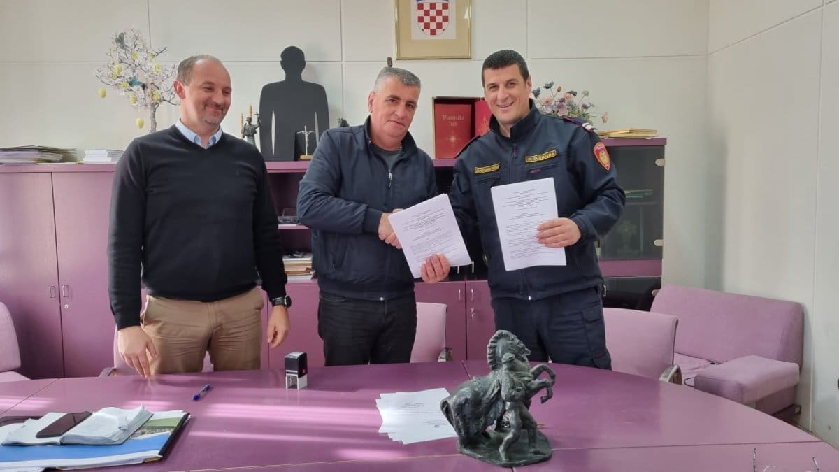 Sinjskim vatrogascima povećane plaće!