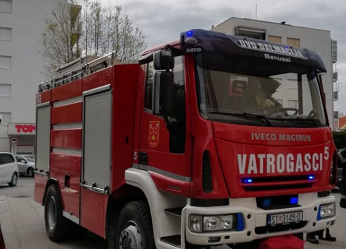 SPLITSKI VATROGASCI IMALI SU POSLA Ženi zaglavila ruka u poštanskom sandučiću