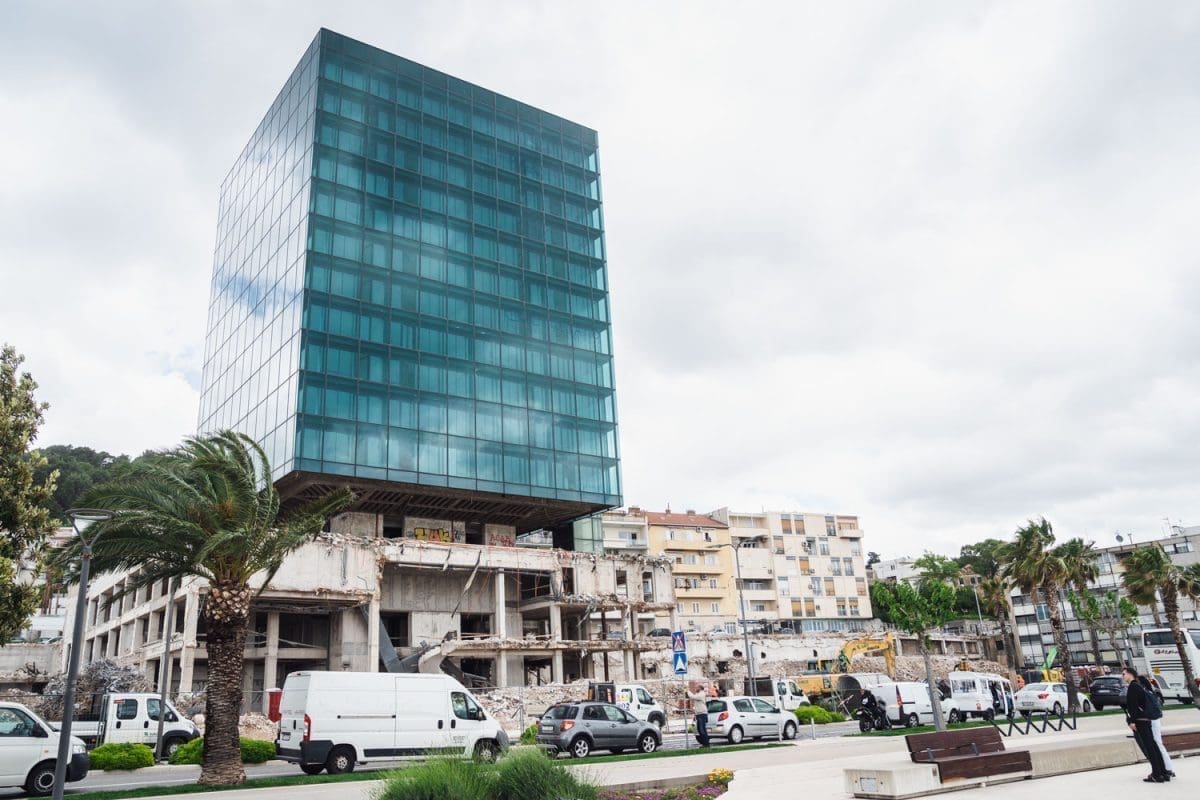 JESTE LI PRIMIJETILI OVAJ DETALJ? Na hotelu Marjan ostavljena poruka, pogledajte kome je upućena