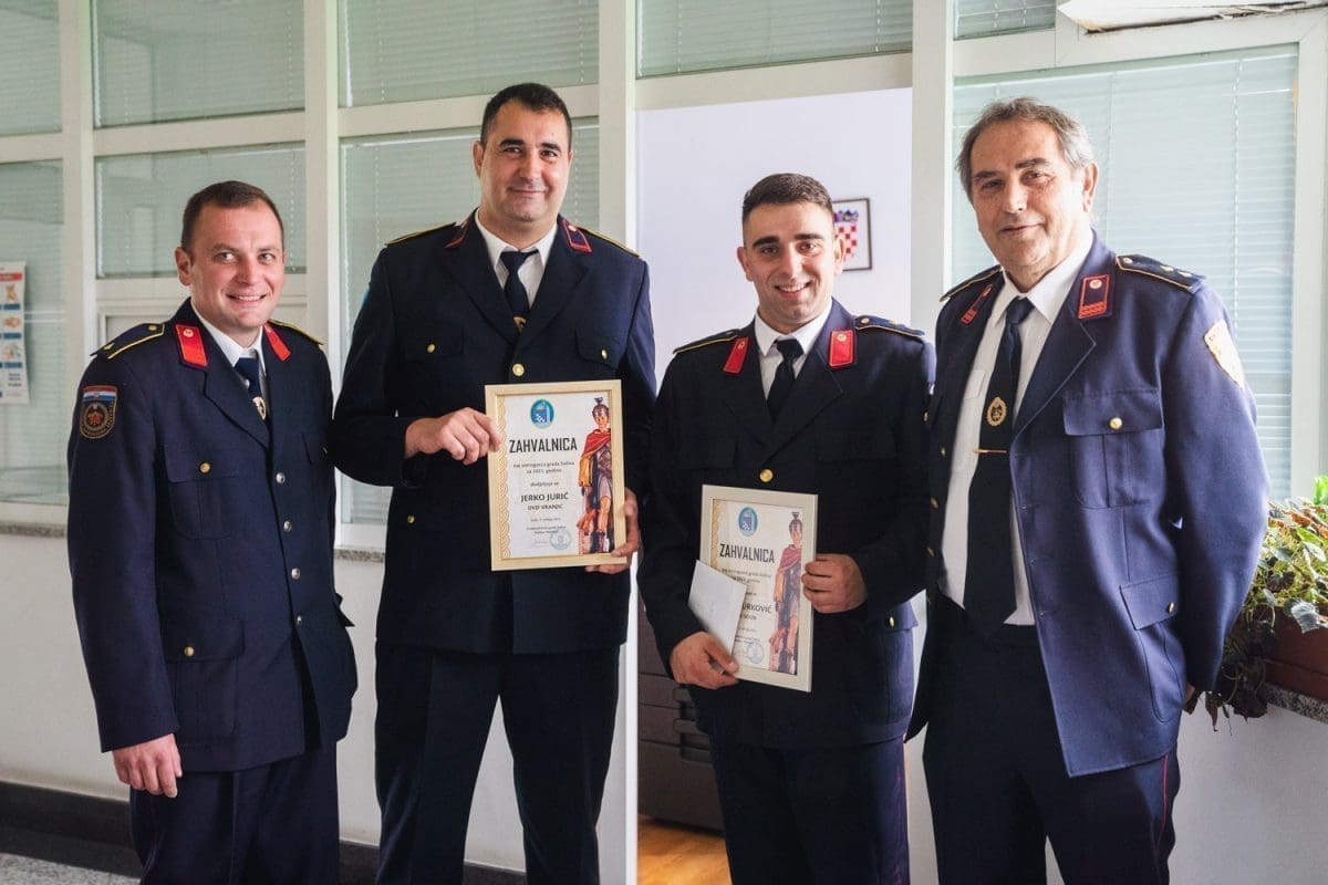 STIPE I JERKO SU NAJ SOLINSKI VATROGASCI Suglasni su u jednome: "Ovo je plemenit poziv, nema većeg zadovoljstva nego pomoći ljudima"