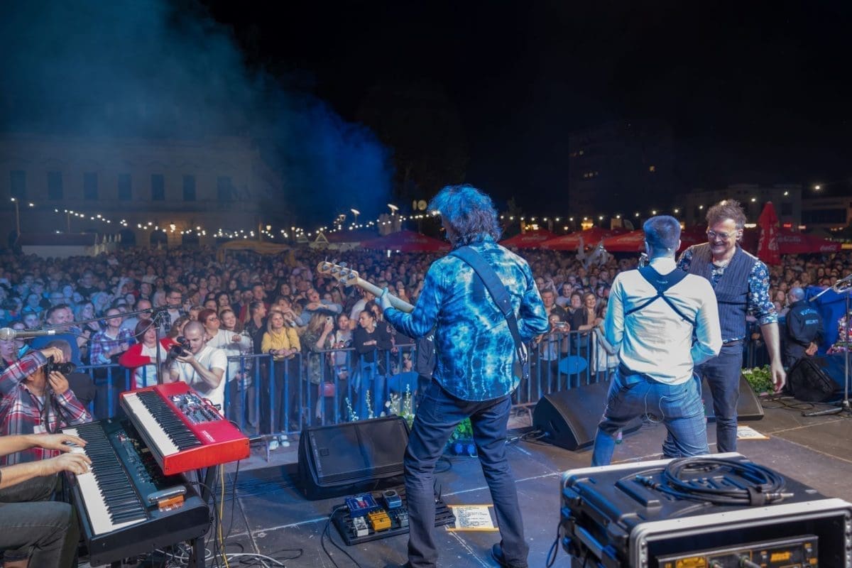 GIBONNI ODRŽAO KONCERT ZA PAMĆENJE Svečano otvoren 5. festival nematerijalne kulturne baštine, turističkih manifestacija, atrakcija i destinacija “SVI zaJEDNO HRVATSKO NAJ”