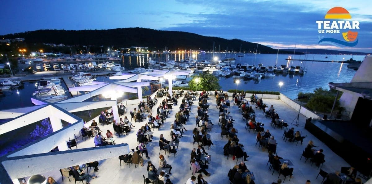 Teatar uz more 2a