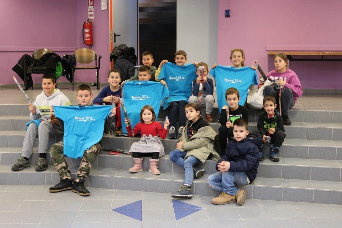 Sve je spremno za natjecanje u izradi i bacanju - papirnatih aviona, kao i utrke dronova!