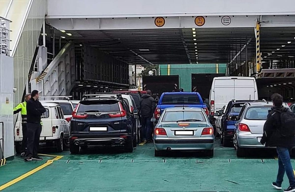 ŠTO SE DOGODILO TRAJEKTU KOJI JE PLOVIO PREMA SPLITU? Putnici su bijesni, otkrivaju negativna iskustva: "Imate trajekt u 12 sati i 30 minuta (iliti je**te se)"