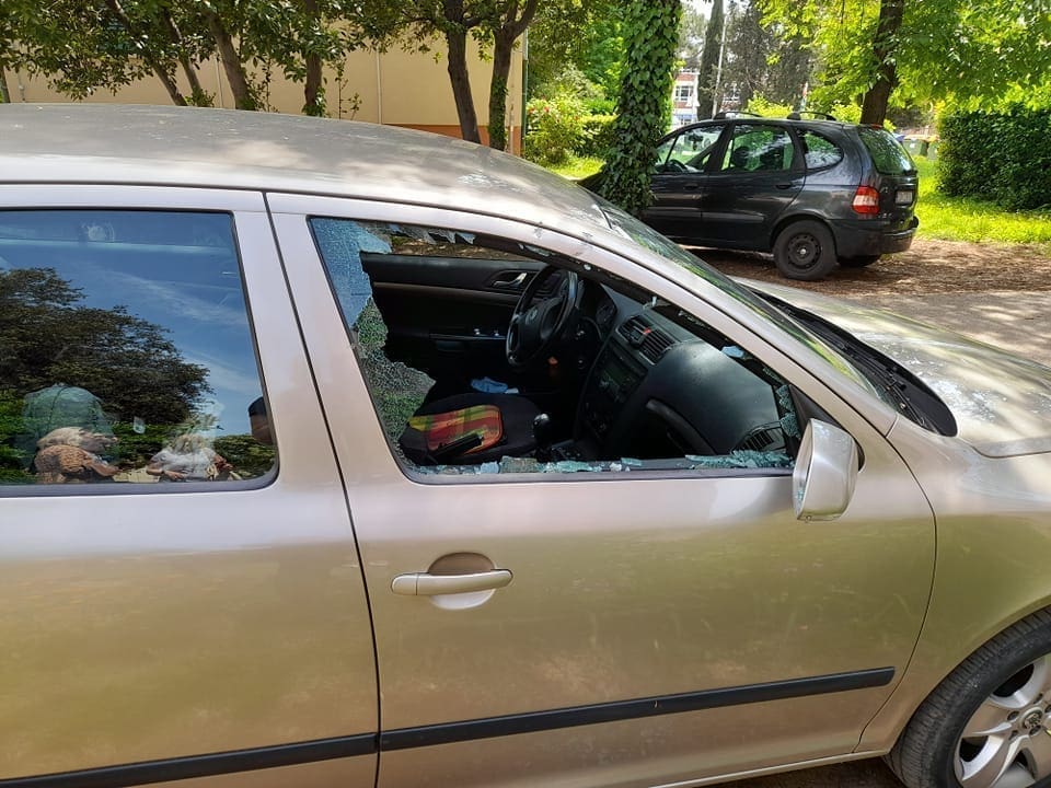 INCIDENT U DALMACIJI Zbog Dinamove zastavice kamenovali automobil