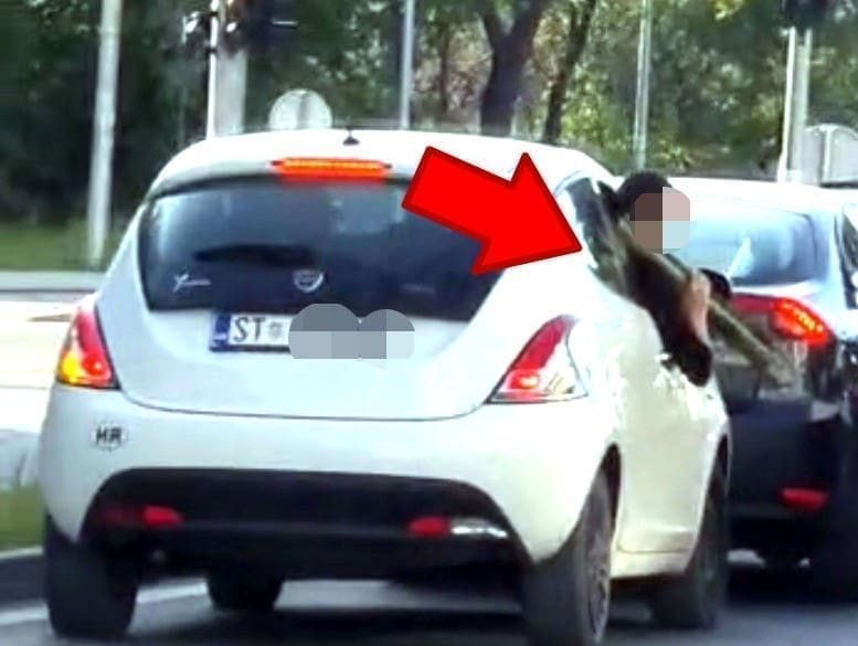 VOZAČI SU OSTALI U ŠOKU Nevjerojatan prizor iz Dalmacije: Usred vožnje izvadio zolju, auto je splitskih tablica