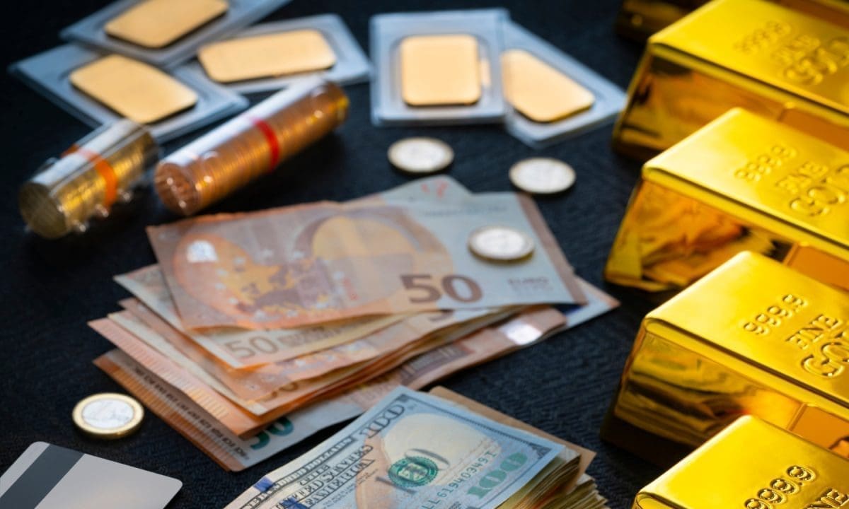 Zašto Europljani masovno povlače svoj novac iz banaka i što rade s njim?